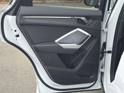 Used 2024 Audi Q3 2.0T Premium image 23