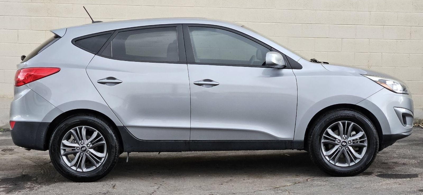 Used 2015 Hyundai Tucson GLS w/ Option Group 02 FWD image 6