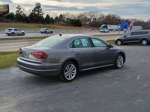 Used 2018 Volkswagen Passat 2.0T SE image 5