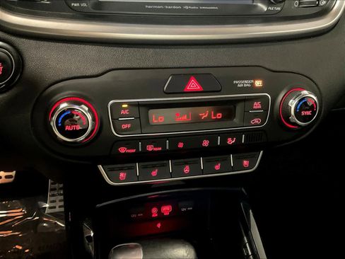 Used 2019 Kia Sorento SX FWD image 33
