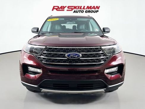 Used 2022 Ford Explorer XLT w/ Equipment Group 202A AWD/4WD image 2