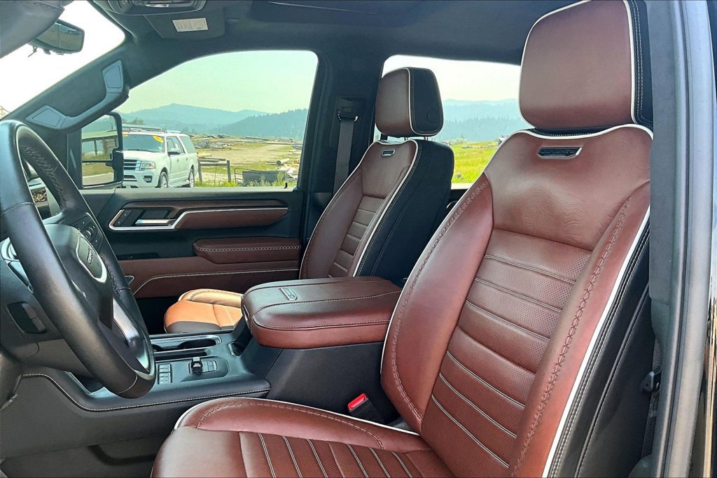 Used 2025 GMC Sierra 3500 Denali Ultimate AWD/4WD image 26