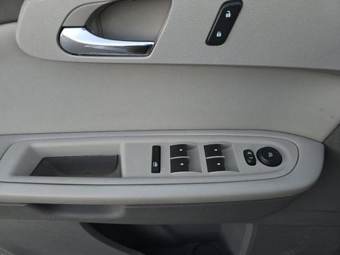 Used 2010 Chevrolet Traverse LT w/ Personal Connectivity Package image 12