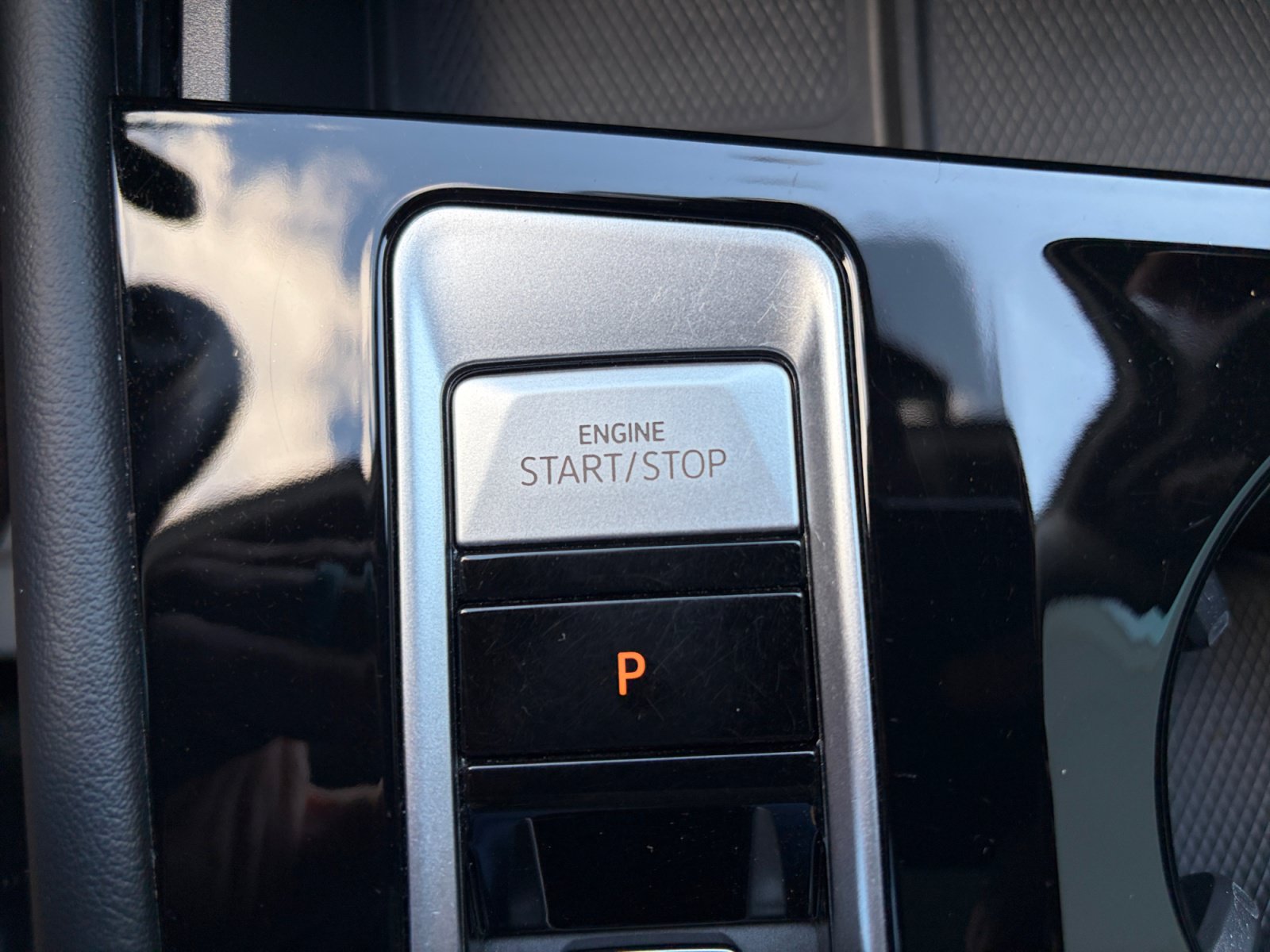 Certified 2024 Volkswagen Atlas SEL Premium R-Line AWD/4WD image 30