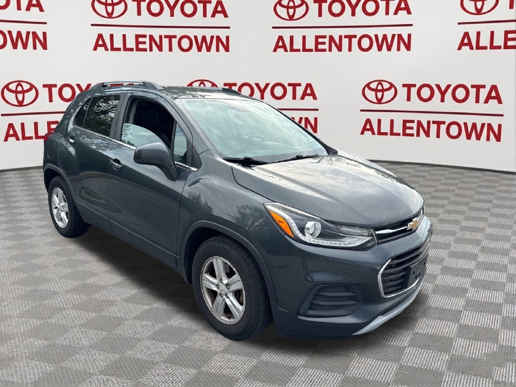 Used 2018 Chevrolet Trax LT w/ LT Convenience Package FWD image 2