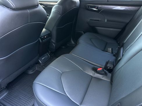 New 2026 Toyota Highlander Limited AWD/4WD image 10