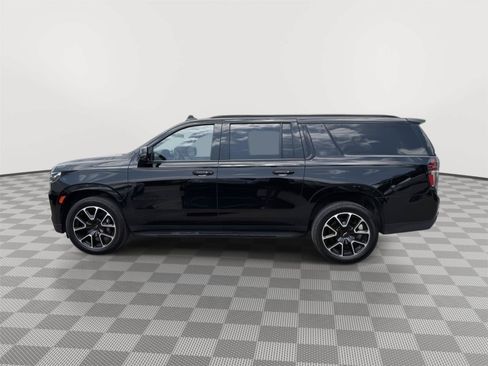 Used 2022 Chevrolet Suburban RST w/ Luxury Package AWD/4WD image 3