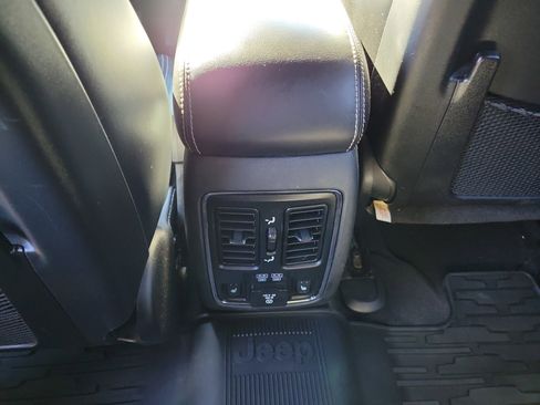 Used 2015 Jeep Grand Cherokee Limited image 12