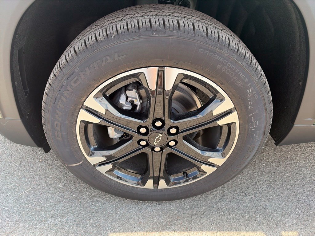 New 2027 Chevrolet Traverse LT w/ Sun and Wheel Package AWD/4WD image 10