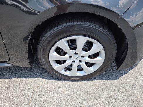 Used 2022 Toyota Corolla LE FWD image 16