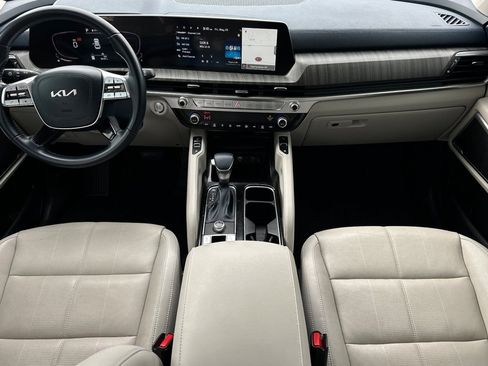 Used 2023 Kia Telluride EX w/ EX Captain's Chair Package FWD image 13