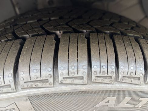 Used 2025 Hyundai Elantra Limited FWD image 11