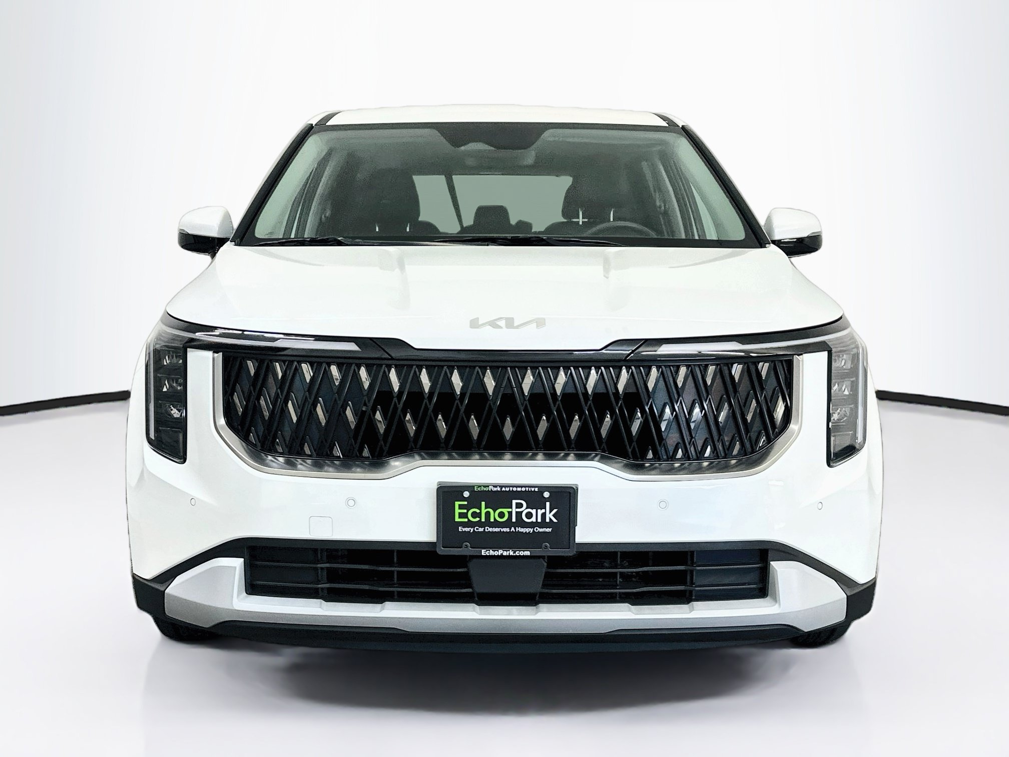 Used 2025 Kia Carnival FWD image 2