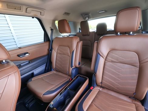 Certified 2024 Nissan Pathfinder Platinum AWD/4WD image 28