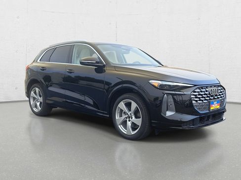 New 2025 Audi Q5 Prestige image 3