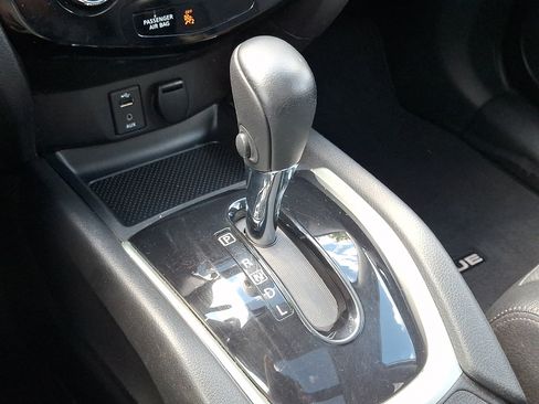 Used 2016 Nissan Rogue SL AWD/4WD image 16