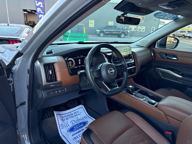 Used 2025 Nissan Pathfinder Platinum w/ Cargo Package AWD/4WD image 13