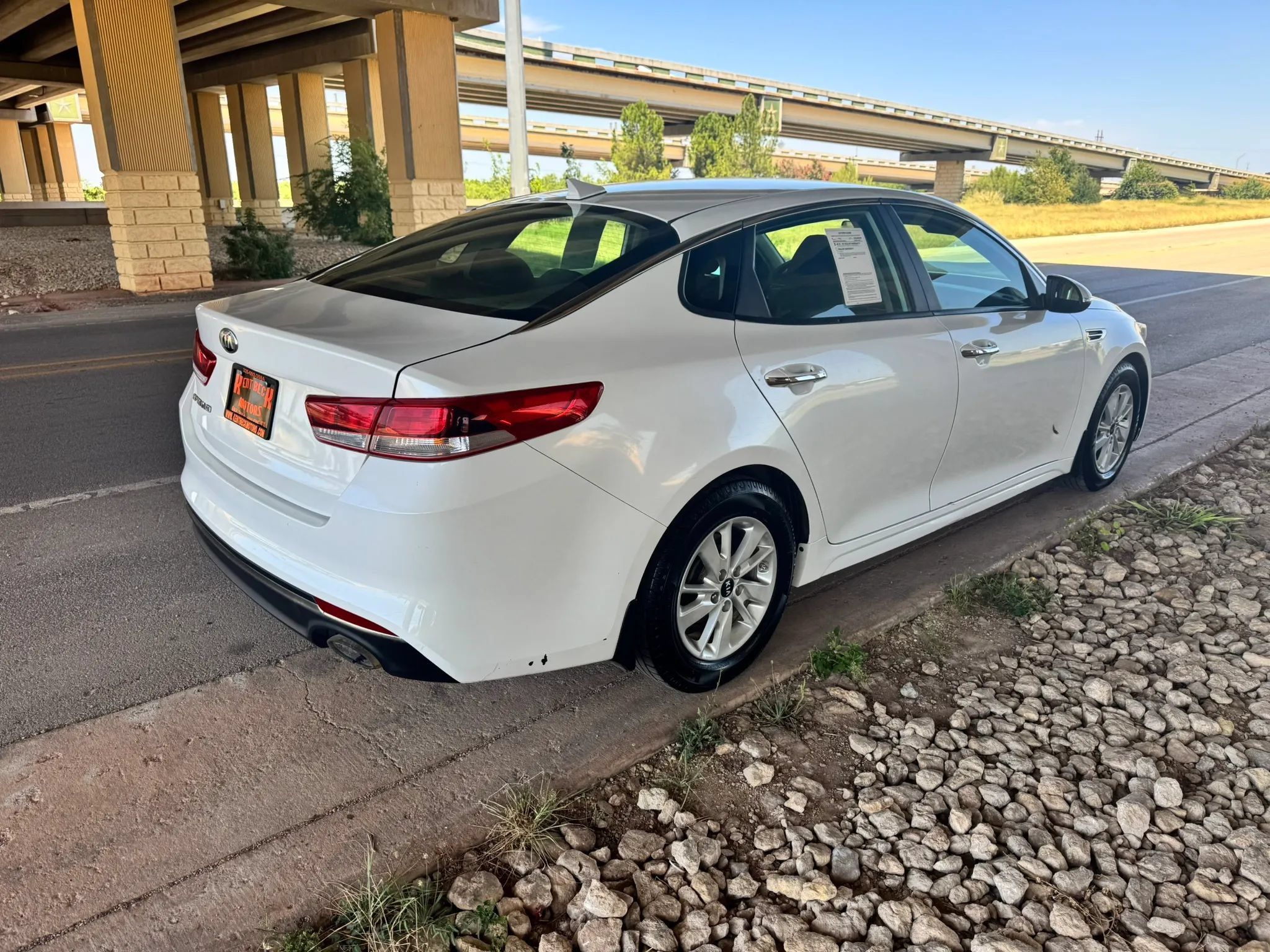 Used 2017 Kia Optima LX FWD image 3