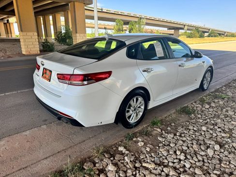 Used 2017 Kia Optima LX FWD image 3