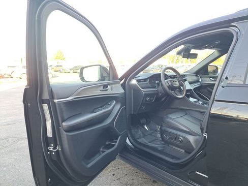 New 2025 Jeep Grand Cherokee Limited w/ Luxury Tech Group II image 10