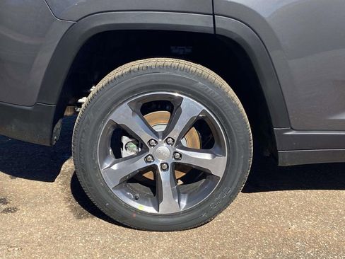 New 2026 Jeep Grand Cherokee Limited w/ Luxury Tech Group II RWD image 7