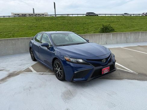Used 2023 Toyota Camry SE w/ Cold Weather Package FWD image 2