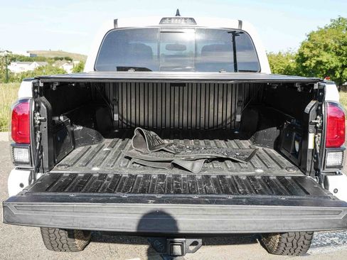 Used 2017 Toyota Tacoma TRD Pro AWD/4WD image 25