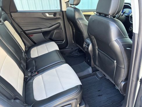 Used 2022 Ford Escape Titanium w/ Titanium Elite Package image 32