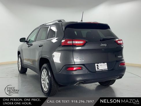 Used 2017 Jeep Cherokee Latitude w/ Safety/Convenience Group image 8