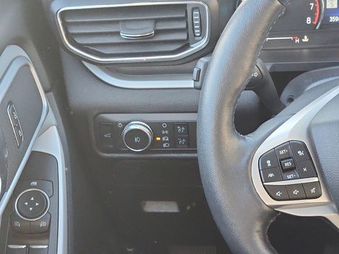 Used 2022 Ford Explorer XLT w/ Equipment Group 202A image 13