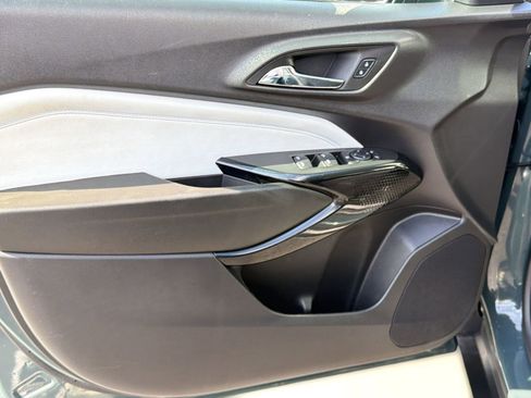 Used 2025 Chevrolet Trax LT image 12