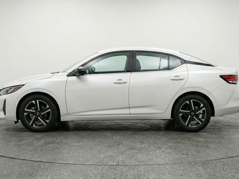 Used 2025 Nissan Sentra SV image 3