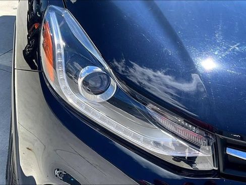 Used 2022 Chevrolet Trax LT w/ LT Convenience Package FWD image 28