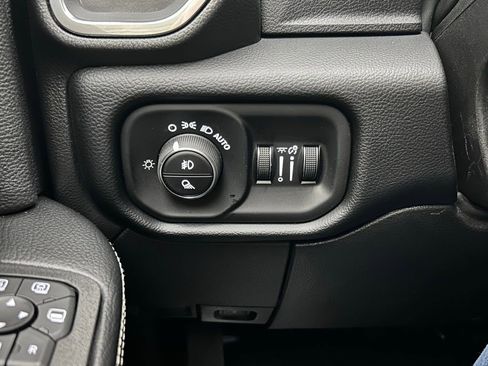 New 2026 RAM 2500 Laramie w/ Sport Appearance Package AWD/4WD image 19