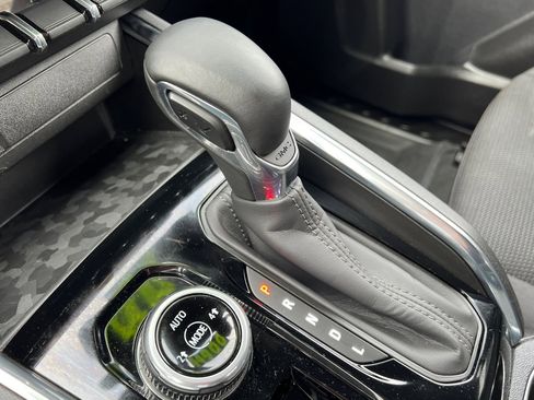 Used 2025 GMC Canyon Elevation w/ Convenience Package image 32