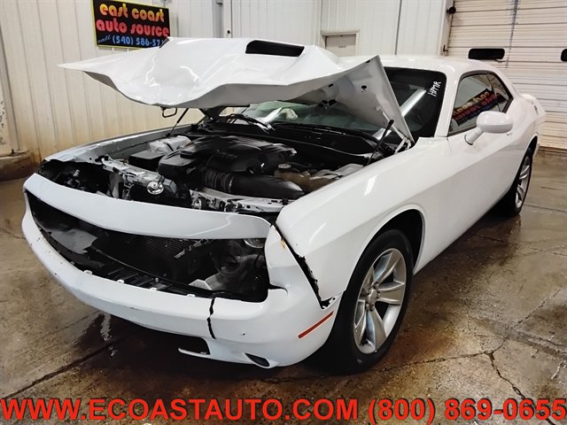Used 2019 Dodge Challenger SXT RWD image 4