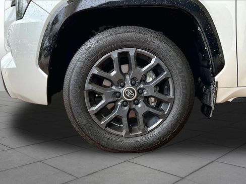 Used 2024 Toyota Sequoia Platinum AWD/4WD image 9