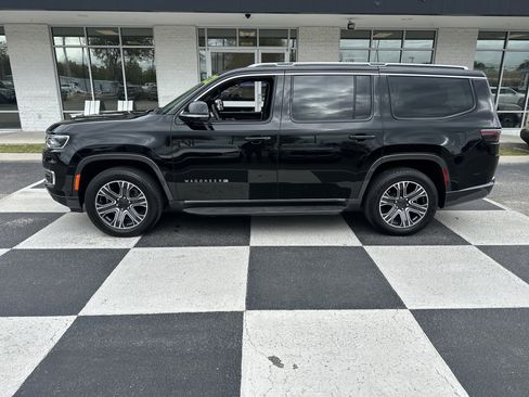 Used 2022 Jeep Wagoneer Series III w/ Flexible Seating Group image 1