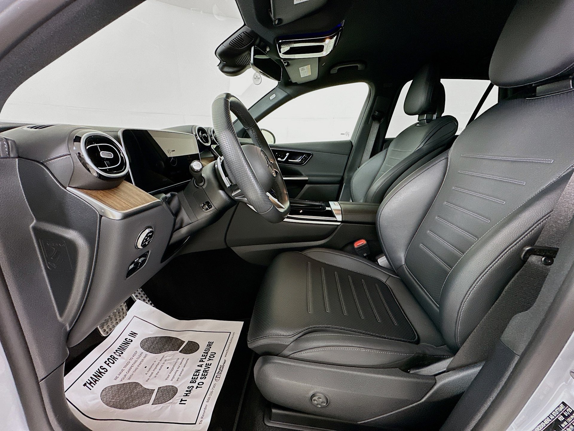 Used 2025 Mercedes-Benz GLC 300 4MATIC image 22