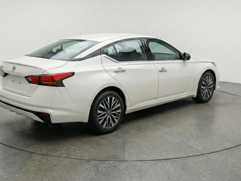 Used 2025 Nissan Altima 2.5 SV image 6
