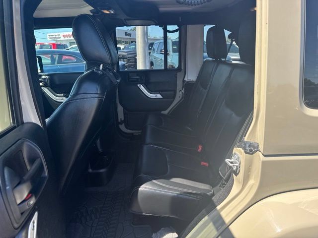 Used 2017 Jeep Wrangler Unlimited Sahara w/ Connectivity Group AWD/4WD image 11