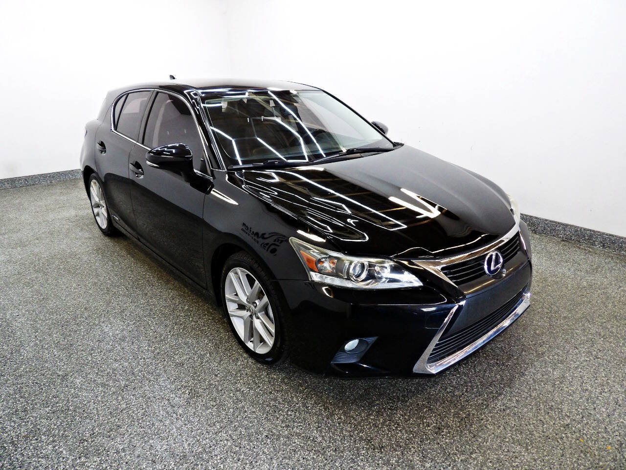 Used 2016 Lexus CT 200h w/ Accessory Package 2 FWD image 3