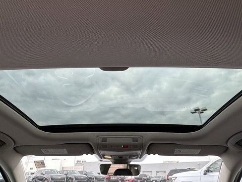 Used 2023 Volkswagen Jetta SE w/ Panoramic Sunroof Package image 11