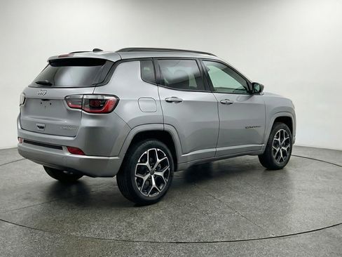 Used 2025 Jeep Compass Limited AWD/4WD image 9