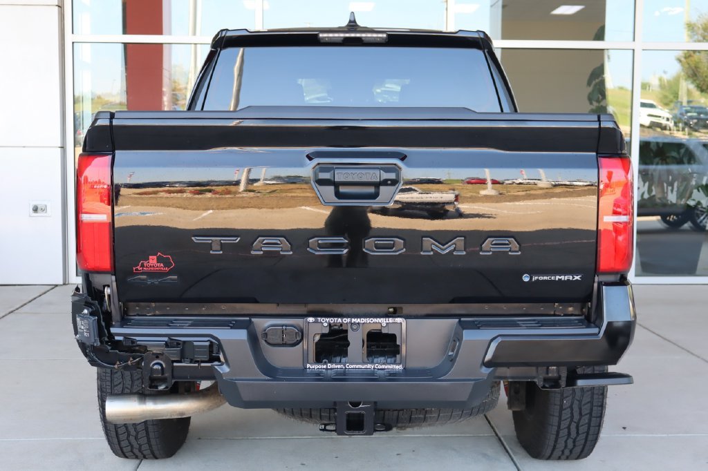 Used 2025 Toyota Tacoma TRD Off-Road AWD/4WD image 7
