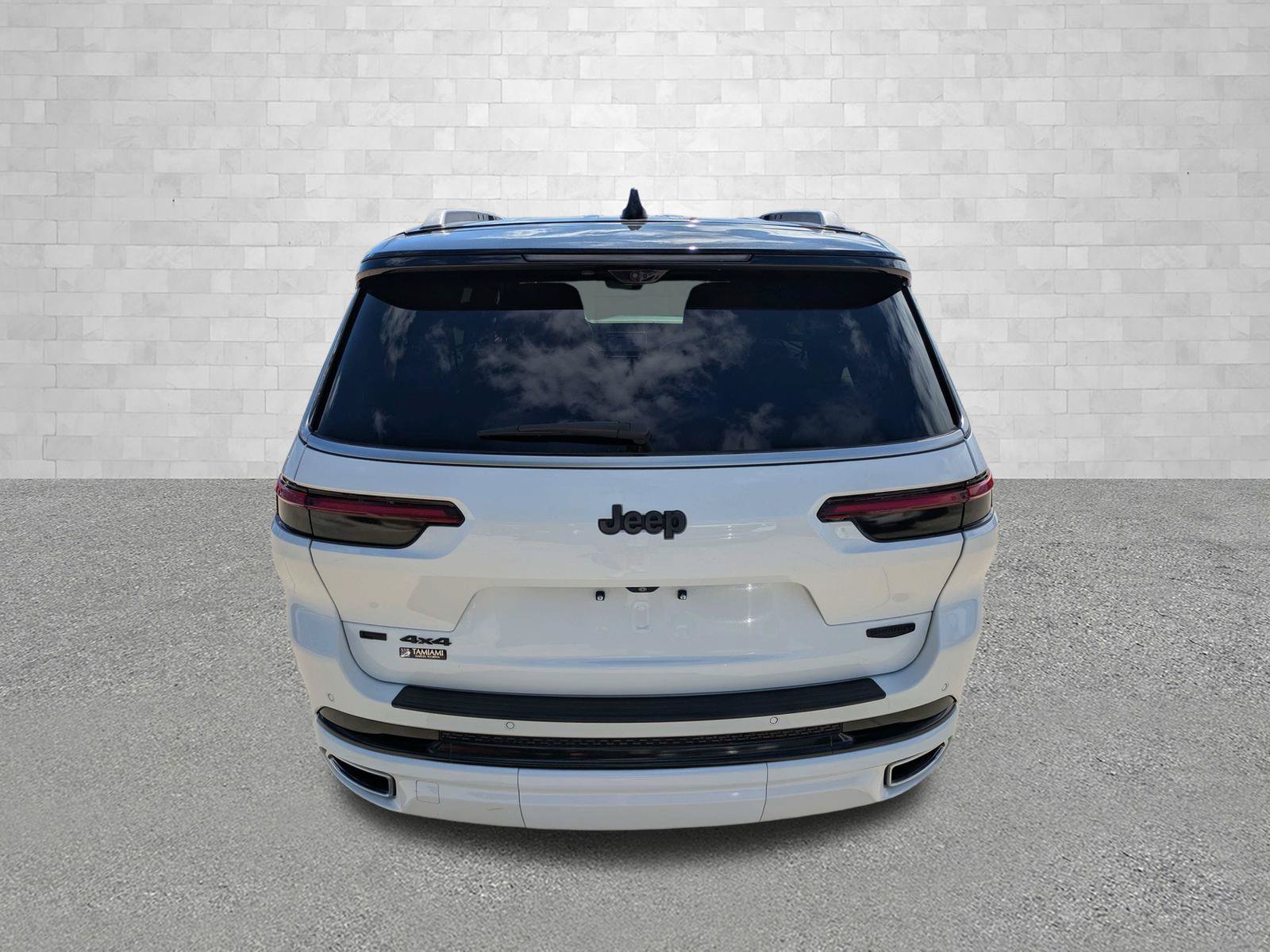 Used 2023 Jeep Grand Cherokee L Summit AWD/4WD image 3