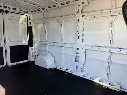 Used 2025 RAM ProMaster 2500 w/ Convenience Group FWD image 11