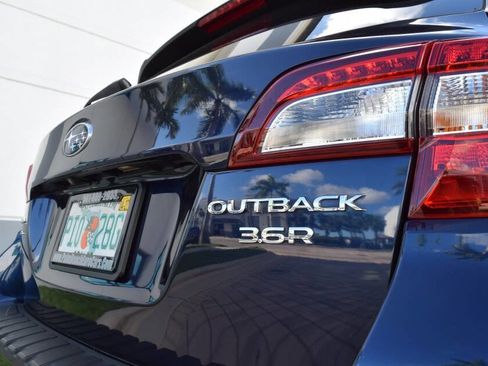 Used 2018 Subaru Outback 3.6R Touring AWD/4WD image 23
