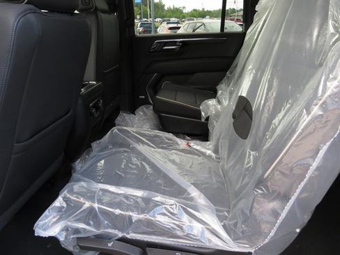 New 2025 Chevrolet Suburban Premier image 20