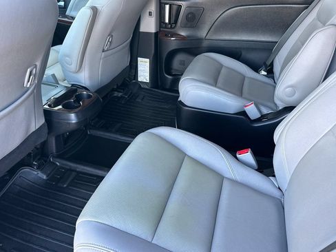 Certified 2020 Toyota Sienna Limited Premium FWD image 14